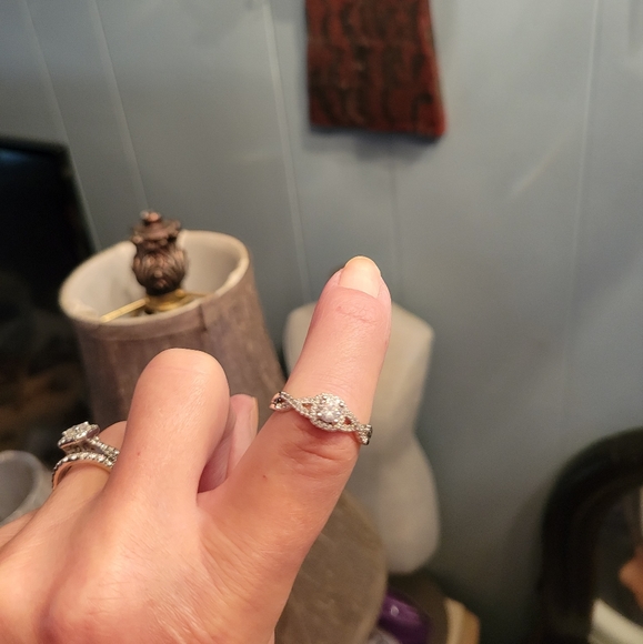 Nwot size 8 cubic zirconia promise ring or engagement - Picture 5 of 6